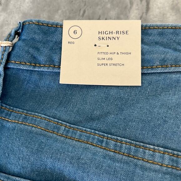 Universal Thread 6 Blue Super Stretch High Rise Skinny Slim Leg Jeans NWT - Picture 4 of 12
